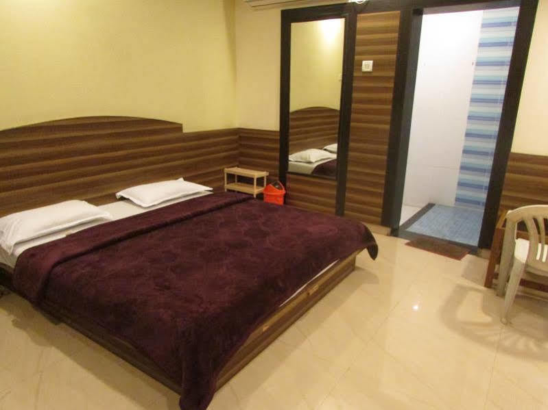 Hotel Laxmi Palace Shirdi Eksteriør billede